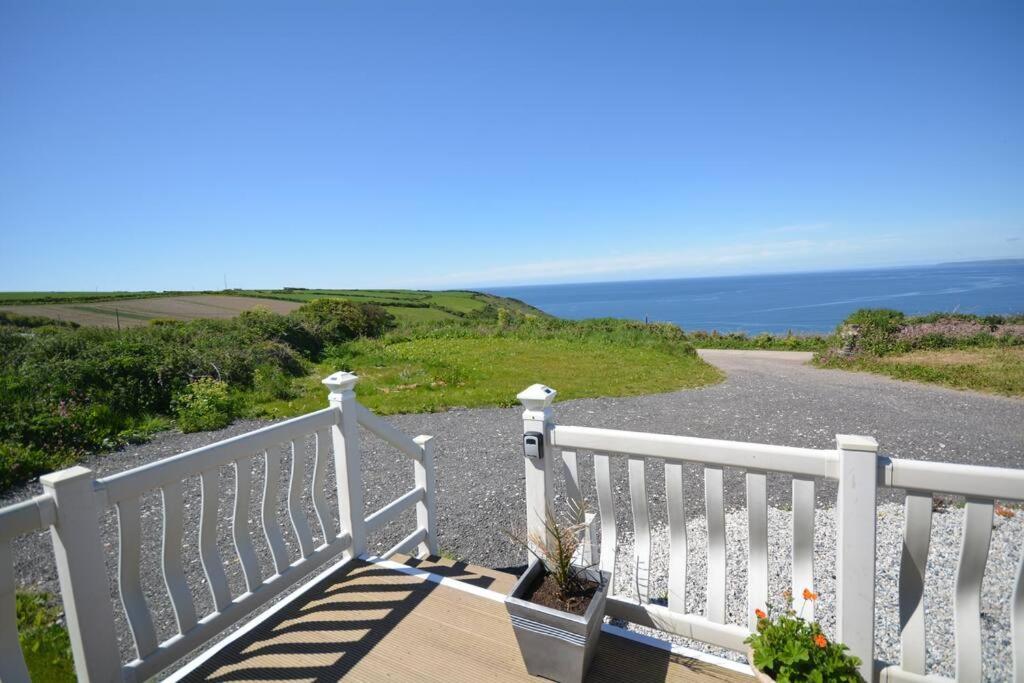 Bay View - Fantastic Views Of Whitsand Bay Торпойнт Екстериор снимка